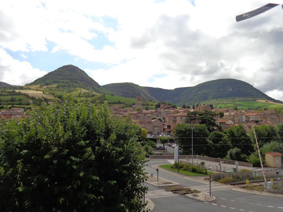 Maison Spacieuse Et Agreable Saint-Georges-de-Luzençon Eksteriør bilde