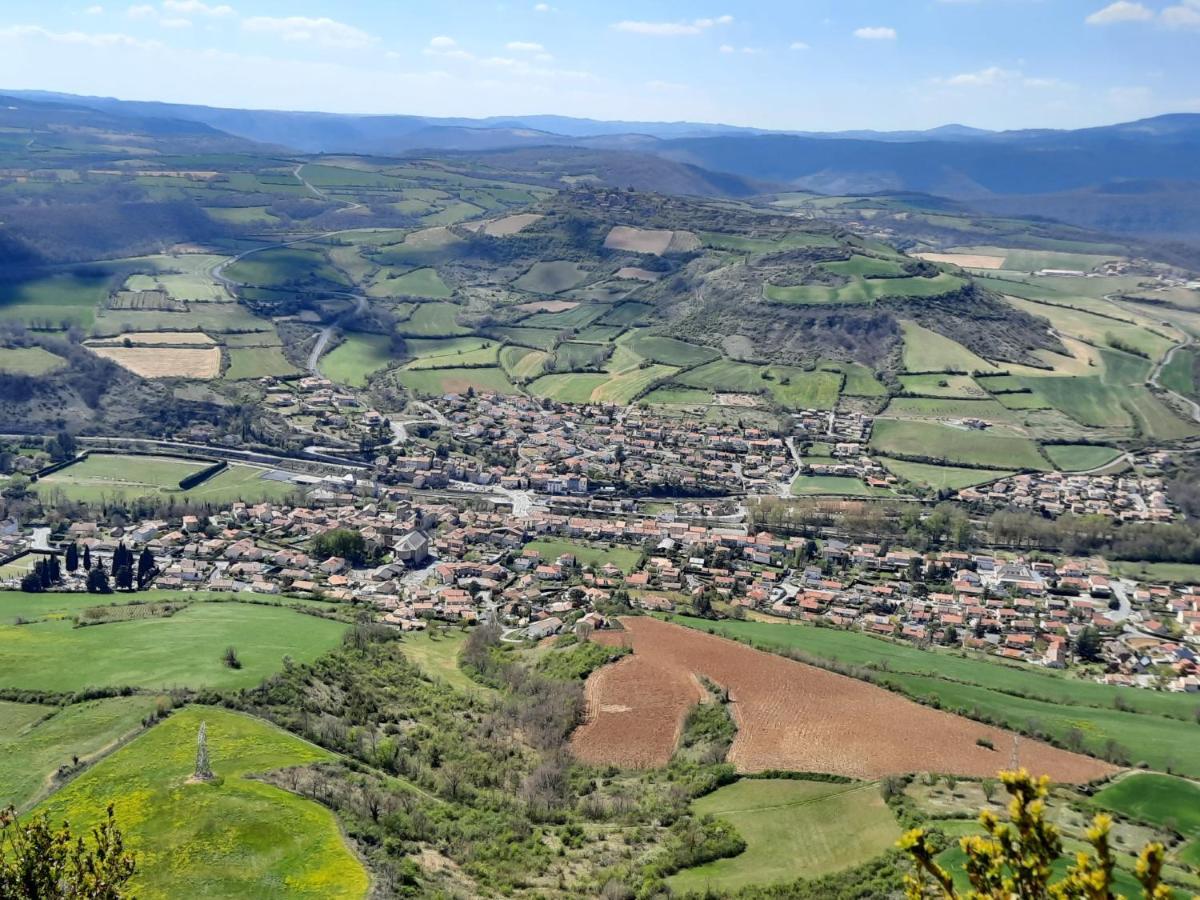 Maison Spacieuse Et Agreable Saint-Georges-de-Luzençon Eksteriør bilde