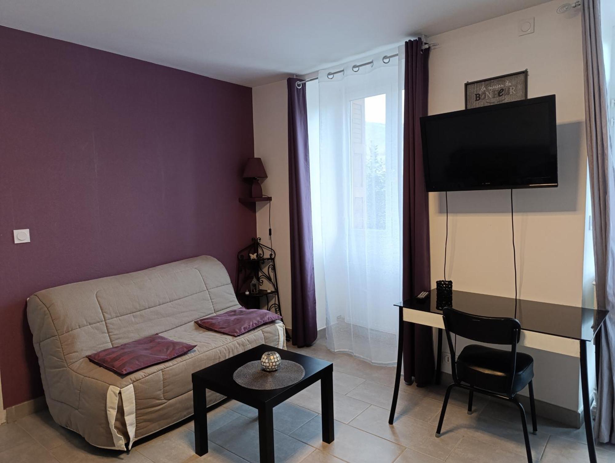 Maison Spacieuse Et Agreable Saint-Georges-de-Luzençon Eksteriør bilde
