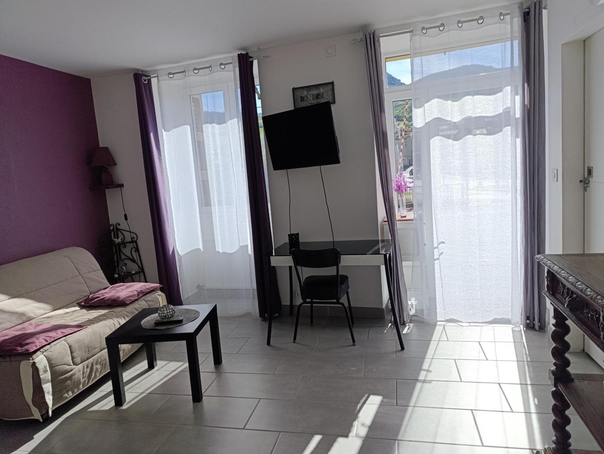 Maison Spacieuse Et Agreable Saint-Georges-de-Luzençon Eksteriør bilde